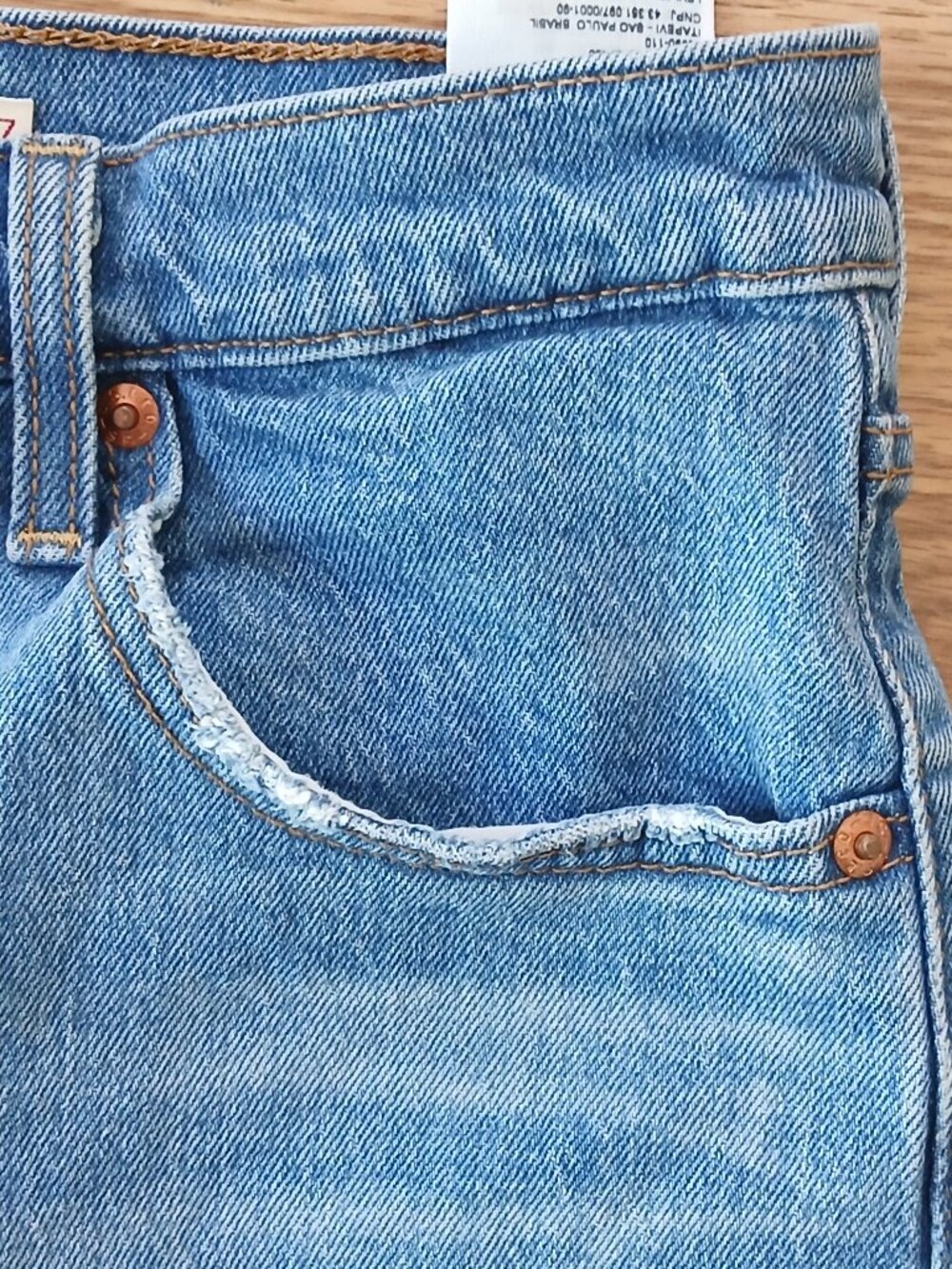 Levi's Ribcage Subtly Distressed Short In Urban Oasis 2" Inseam Size 27 - Picture 5 of 7